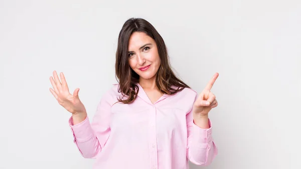 Giovane Bella Donna Sorridente Dall Aspetto Amichevole Mostrando Numero Sei — Foto Stock