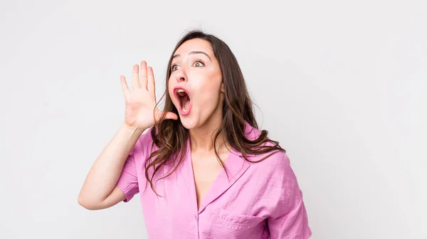 Young Pretty Woman Yelling Loudly Angrily Copy Space Side Hand — Stock Photo, Image