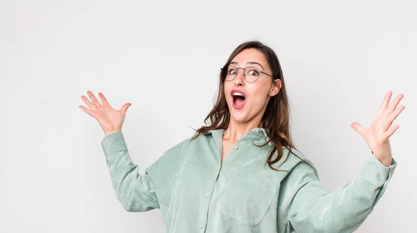 Jovem Mulher Bonita Realizando Ópera Cantando Concerto Show Sentindo Romântico — Fotografia de Stock