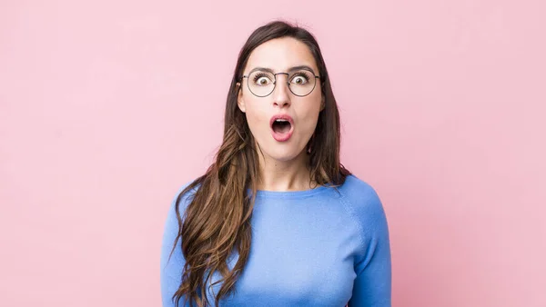 Young Pretty Woman Looking Very Shocked Surprised Staring Open Mouth — Stock Photo, Image