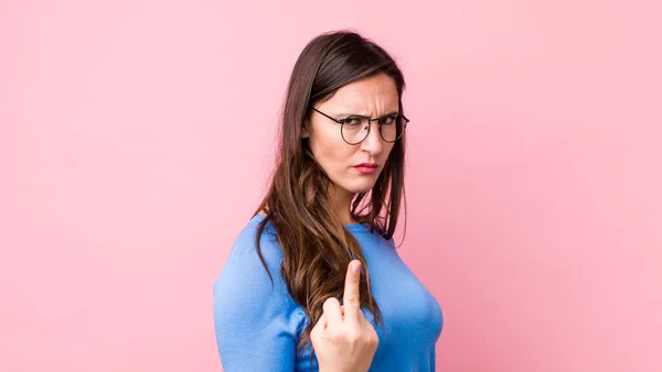 Junge Hübsche Frau Die Wütend Genervt Rebellisch Und Aggressiv Ist — Stockfoto