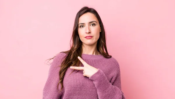 Giovane Bella Donna Sentirsi Felice Positivo Successo Con Mano Rendendo — Foto Stock