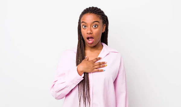 Afro Pretty Woman Feeling Shocked Astonished Surprised Hand Chest Open — Stockfoto