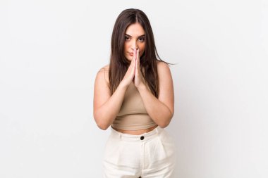 Genç, güzel bir kadın endişeli, umutlu ve dindar hissediyor. Avuçlarına bastırılmış, af dileyen sadık bir şekilde dua ediyor.