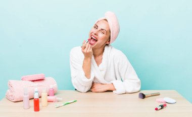 Genç, yetişkin, güzel kadın. makyaj ve güzellik konsepti