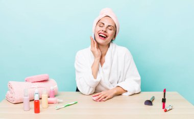 Genç, yetişkin, güzel kadın. makyaj ve güzellik konsepti