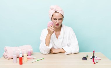 Genç, yetişkin, güzel kadın. makyaj ve güzellik konsepti