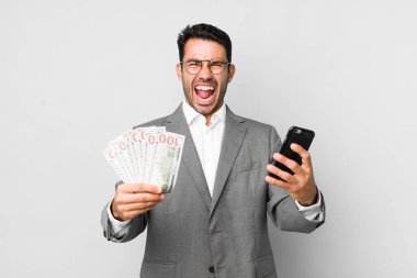 Genç, yakışıklı İspanyol adam işi ve banknotlar konsepti