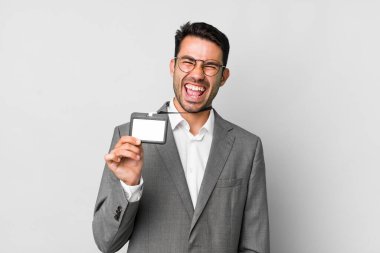 Genç, yakışıklı İspanyol erkek işi ve VIP geçiş kartı konsepti