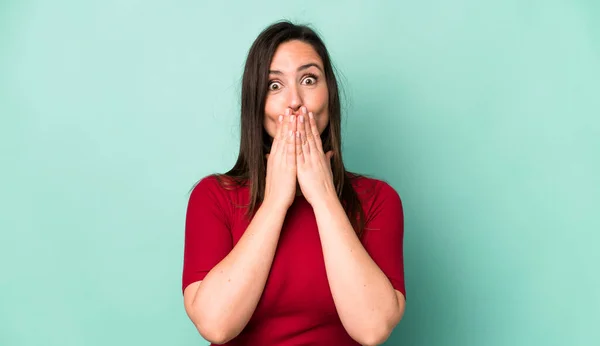 Young Adult Pretty Woman Happy Excited Surprised Amazed Covering Mouth — Stock Photo, Image