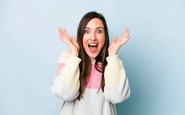 Young Adult Pretty Woman Feeling Shocked Excited Laughing Amazed Happy — Stock Photo, Image