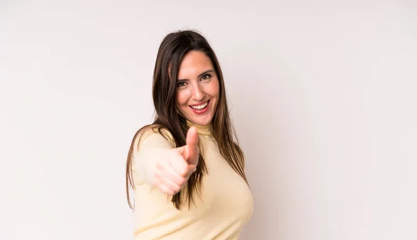 Jovem Mulher Bonita Adulto Sentindo Orgulhoso Despreocupado Confiante Feliz Sorrindo — Fotografia de Stock