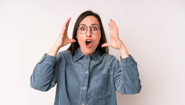 Young Adult Pretty Woman Screaming Hands Air Feeling Furious Frustrated — Stockfoto