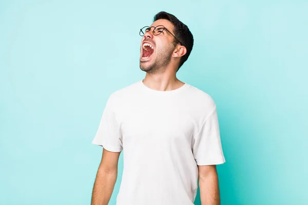 Young Handsome Hicpanic Man Screaming Furiously Shouting Aggressively Looking Stressed — Stockfoto