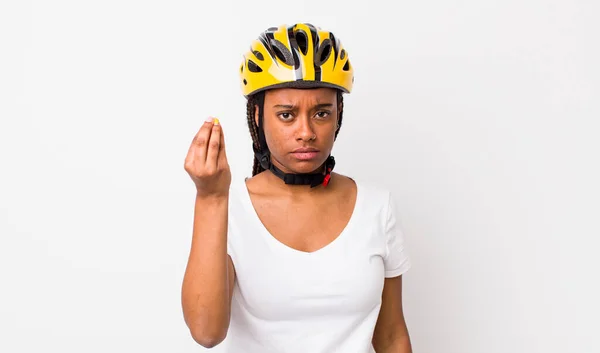 Pretty Afro Woman Braids Bike Helmet — Zdjęcie stockowe