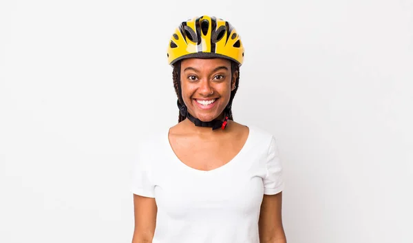 Pretty Afro Woman Braids Bike Helmet — 图库照片