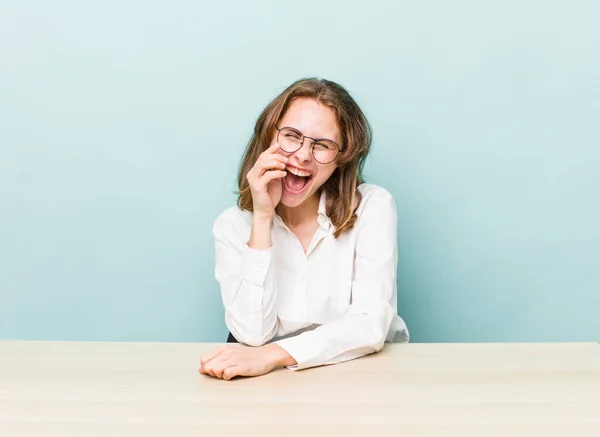 Young Pretty Businesswoman Sitting Table — Stockfoto