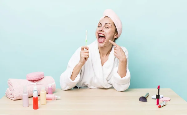 Young Adult Pretty Woman Making Beauty Concept — Stock Photo, Image