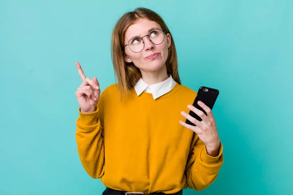 Young Adult Pretty Woman Phone Concept — Stockfoto