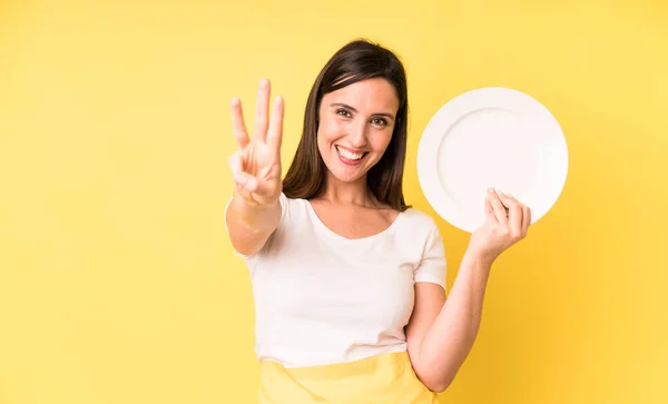 Young Adult Pretty Woman Home Chef Empty Plate — Stock fotografie