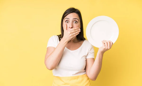 Young Adult Pretty Woman Home Chef Empty Plate — Stock Photo, Image