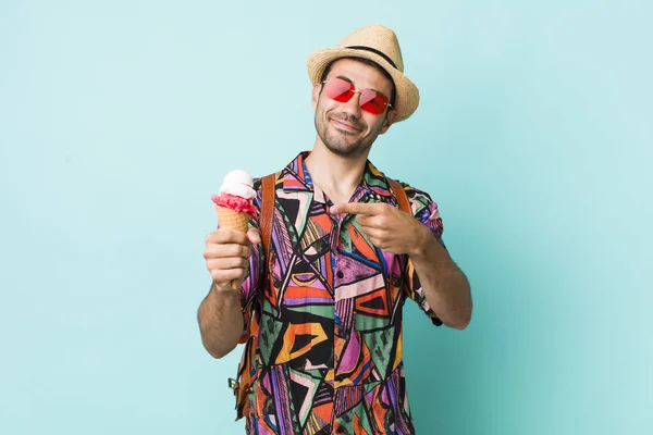 Young Adult Handsome Man Summer Ice Cream Concept — Stockfoto