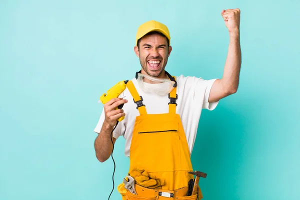 Homem Adulto Jovem Conceito Faz Tudo Reparador — Fotografia de Stock