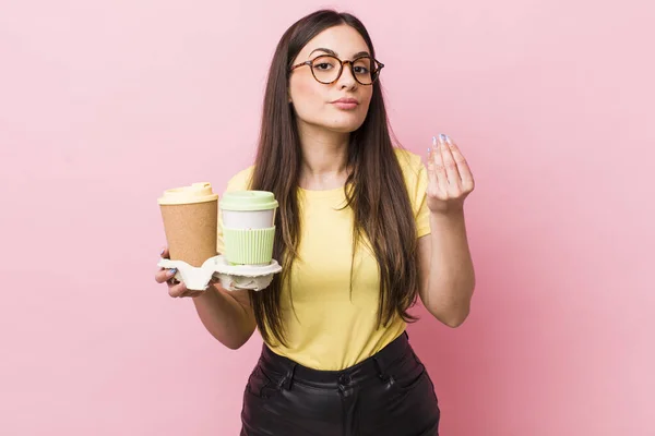 Young Adult Pretty Woman Take Away Coffees Concept — Stockfoto