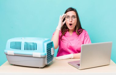 Genç, yetişkin, güzel kadın. Veterinerlik kavramı