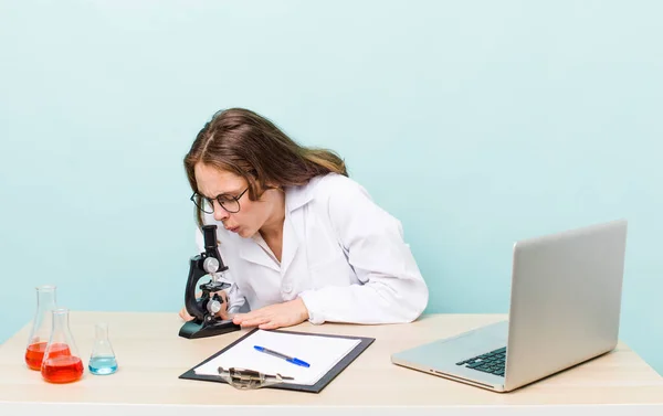 Young Physician Woman Microscophe Sciencist Concept — Stok fotoğraf