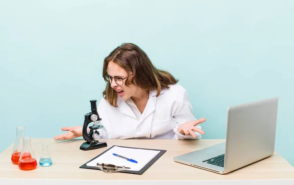 Young Physician Woman Microscophe Sciencist Concept — Stok fotoğraf