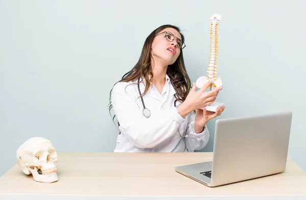 Young Adult Pretty Physician Woman Spine Specialist Concept — Photo