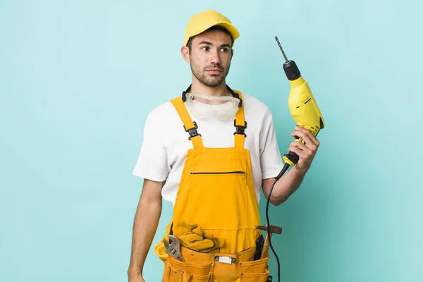 Giovane Uomo Ispanico Adulto Sensazione Triste Sconvolto Arrabbiato Guardando Lato — Foto Stock