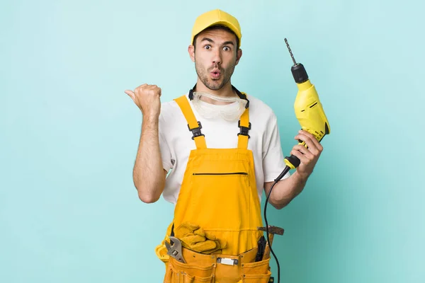 Young Adult Hispanic Man Looking Astonished Disbelief Worker Drill Concept — Stock Photo, Image