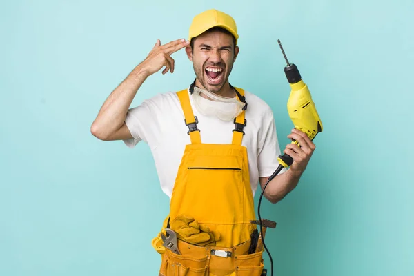 Jonge Volwassen Spaanse Man Die Ongelukkig Gestrest Uitziet Zelfmoordgebaar Met — Stockfoto