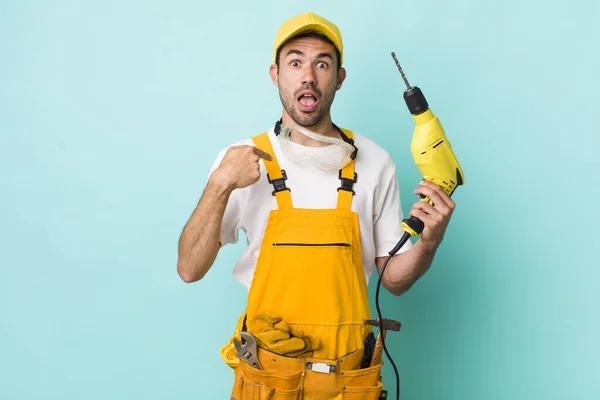 Jovem Adulto Hispânico Homem Olhando Chocado Surpreso Com Boca Bem — Fotografia de Stock