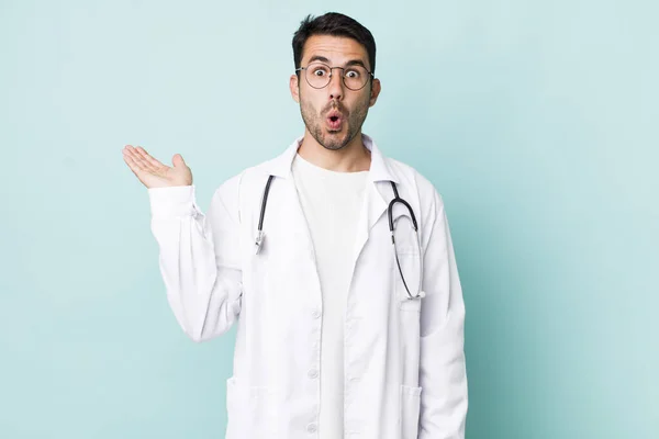 Young Adult Hispanic Man Looking Surprised Shocked Jaw Dropped Holding — Stock Photo, Image