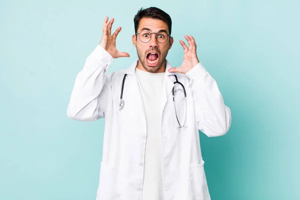 Young Adult Hispanic Man Screaming Hands Air Physician Concept — Stock Photo, Image