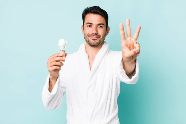 Jovem Adulto Hispânico Homem Sorrindo Olhando Amigável Mostrando Número Três — Fotografia de Stock