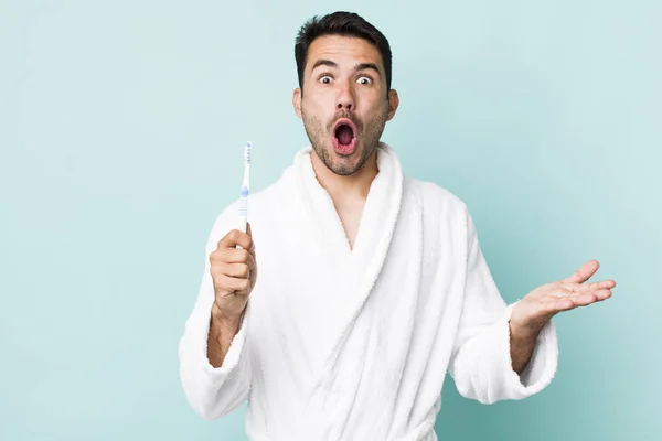 Young Adult Hispanic Man Amazed Shocked Astonished Unbelievable Surprise Toothbrush — Stockfoto
