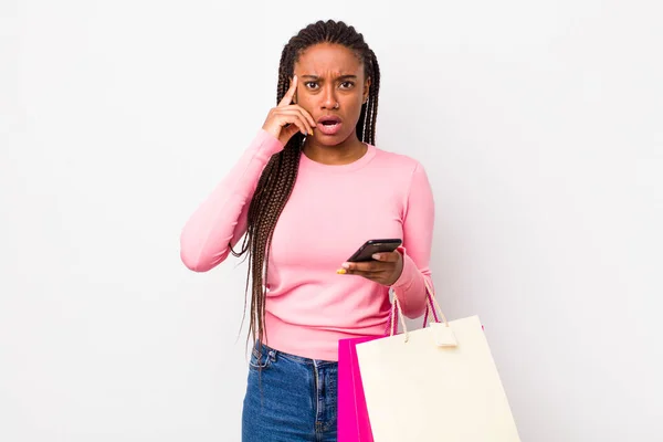 Young Adult Black Woman Looking Surprised Realizing New Thought Idea — Stockfoto