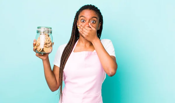 Young Adult Black Woman Covering Mouth Hands Shocked Home Made —  Fotos de Stock