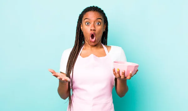 Young Adult Black Woman Amazed Shocked Astonished Unbelievable Surprise Empty — Fotografia de Stock
