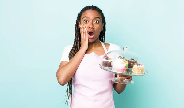 Young Adult Black Woman Feeling Shocked Scared Home Made Cakes —  Fotos de Stock