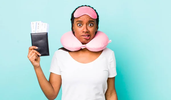 Young Adult Black Woman Looking Puzzled Confused Flight Passenger Concept — Stockfoto