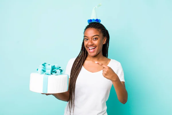 Young Adult Black Woman Looking Excited Surprised Pointing Side Birthday — Foto Stock