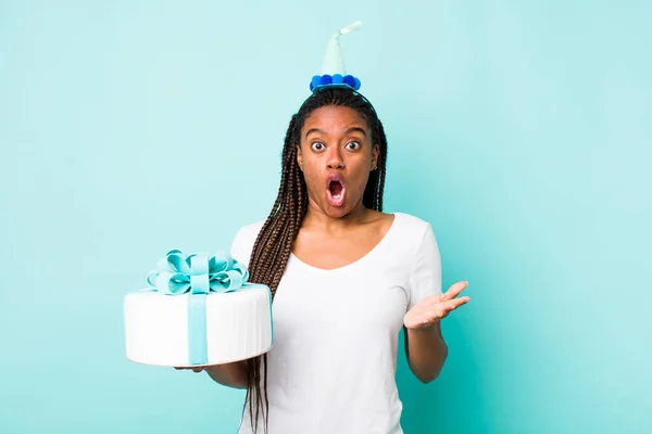Young Adult Black Woman Amazed Shocked Astonished Unbelievable Surprise Birthday — Fotografia de Stock