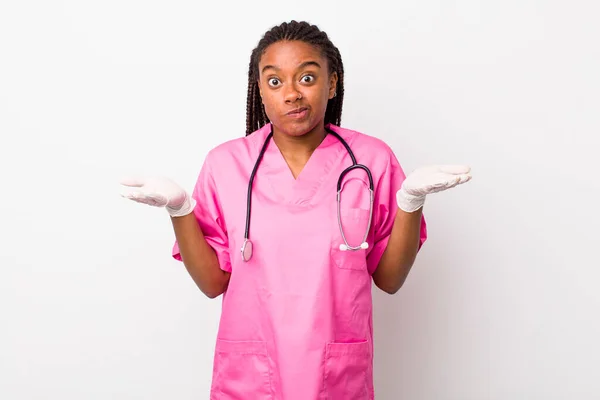 Young Adult Black Woman Feeling Puzzled Confused Doubting Veterinarian Concept — Foto Stock