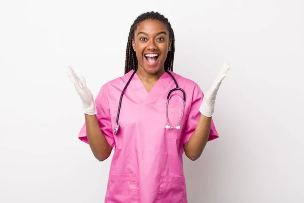 Young Adult Black Woman Feeling Happy Astonished Something Unbelievable Veterinarian — Foto Stock