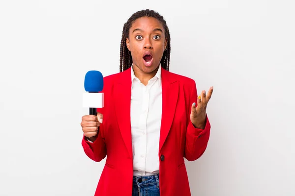 Young Adult Black Woman Amazed Shocked Astonished Unbelievable Surprise Presenter — Zdjęcie stockowe